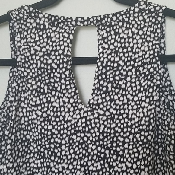 Old navy XS rayon black and white sleeveless blouse - Picture 5 of 7